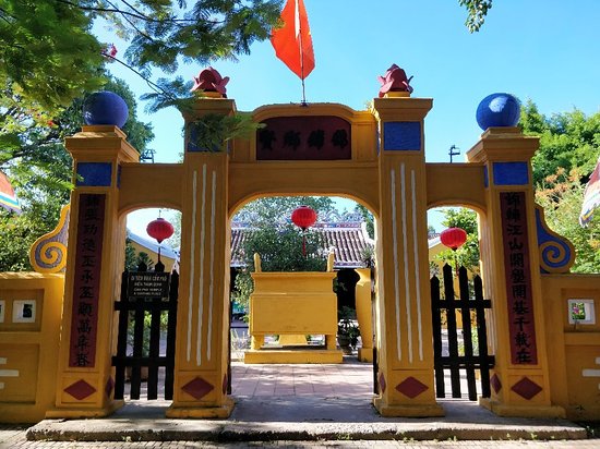 Đình Cẩm Phô