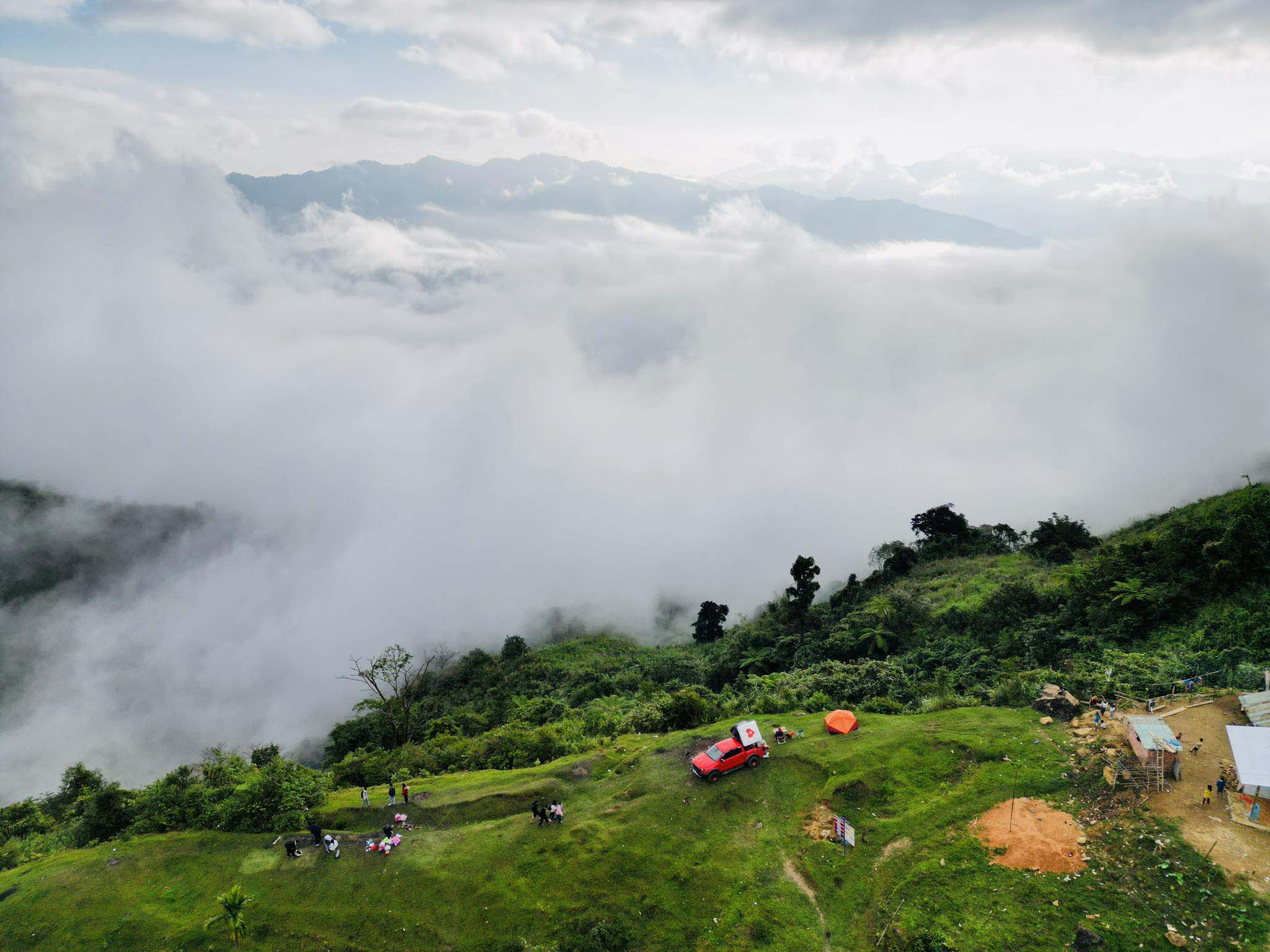 Săn mây, cắm trại tại nóc Tắk Pổ ở miền núi Quảng Nam