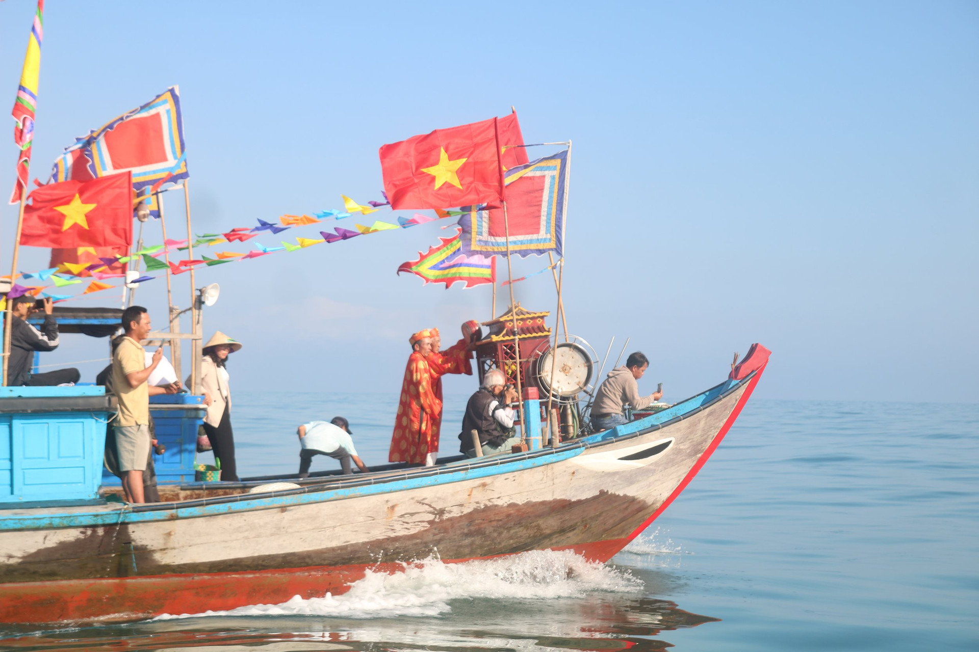 Thiêng liêng lễ cầu ngư ở làng biển Thuận An