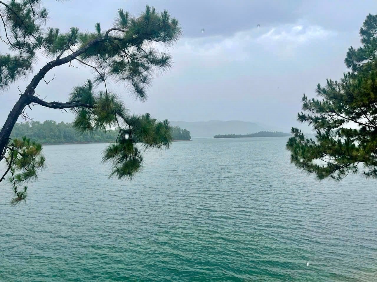 Phu Ninh ecotourism area, a miniature Ha Long Bay in Central Vietnam